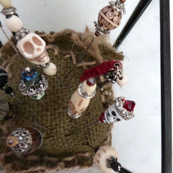 NEW VOODOO DOLL PINS IN GLASS DISPLAY BOX ODDITY PROP - Picture 13 of 14
